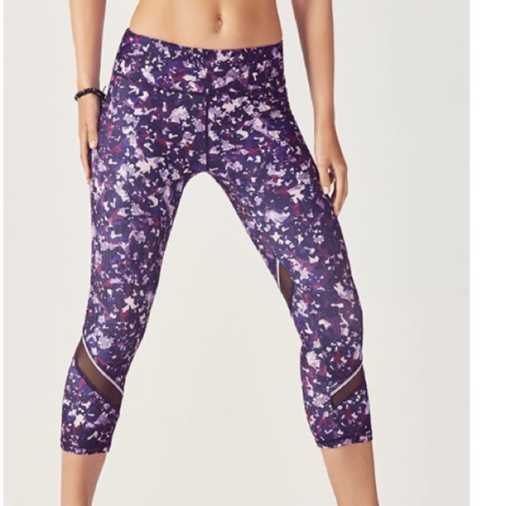 NWT Fabletics Debbie Capris - Picture 2 of 5
